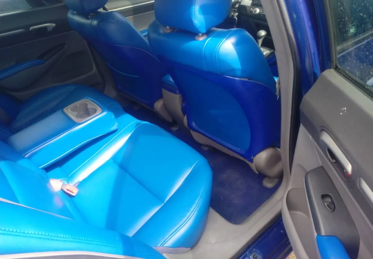 Clean Tokunbo Honda Civic 2008 - Image 3