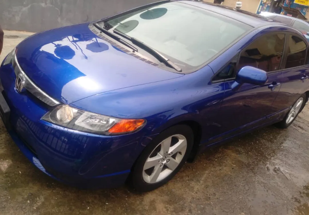 Clean Tokunbo Honda Civic 2008 - Image 4