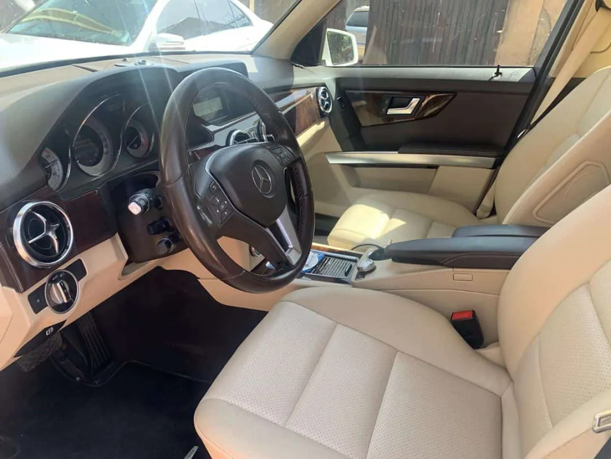 Clean 2013 Tokunbo Mercedes Benz Glk 350 - Image 2