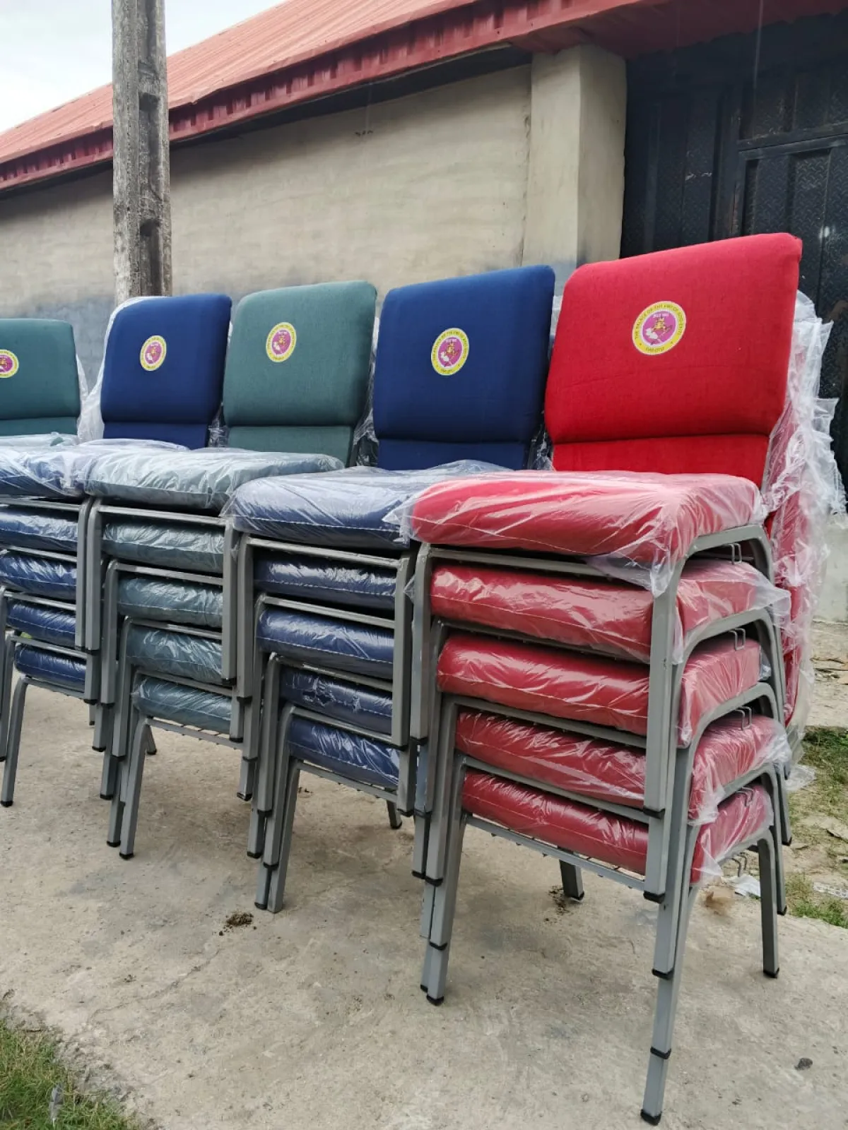 Banquet chairs - Image 1