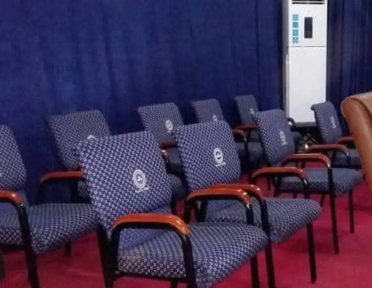 Banquet chairs - Image 3