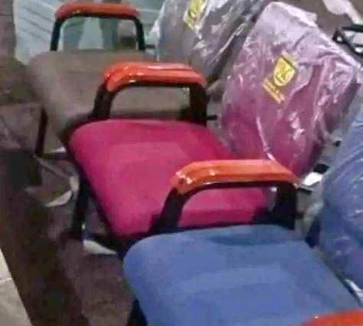 Banquet chairs - Image 5