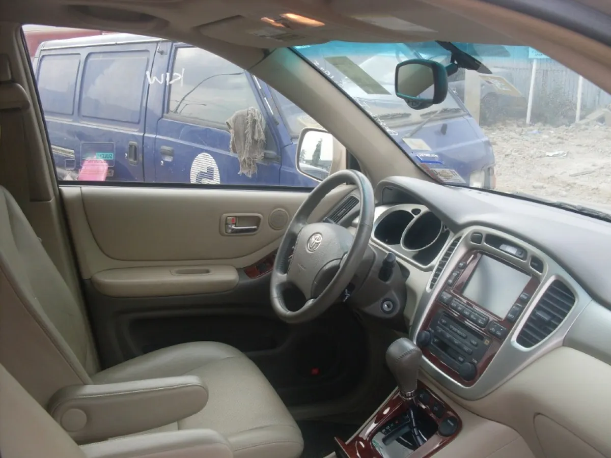 A Tokunbo Clean 2006 Toyota Highlander - Image 4