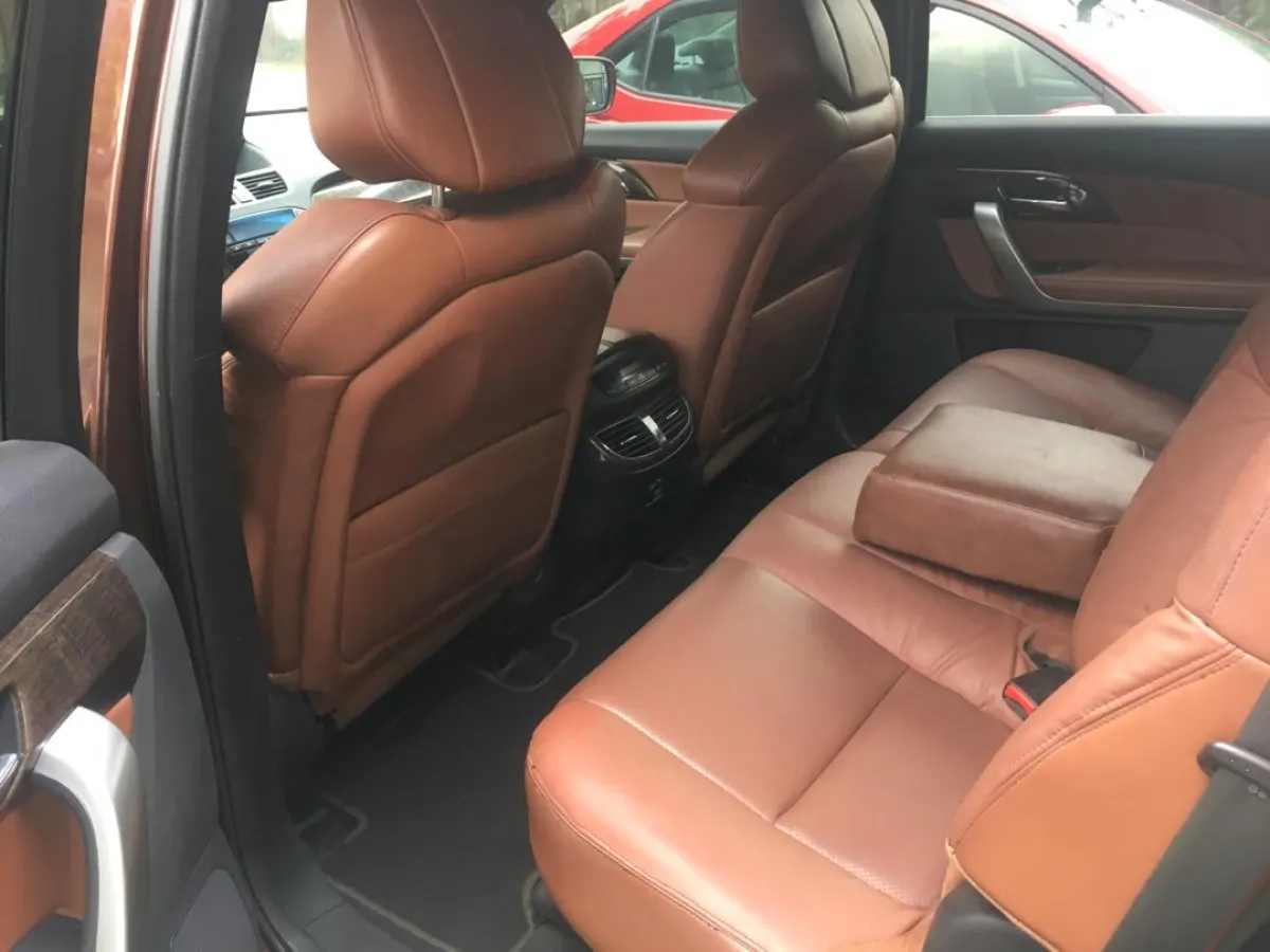 A Tokunbo 2010 Acura MDX - Image 3