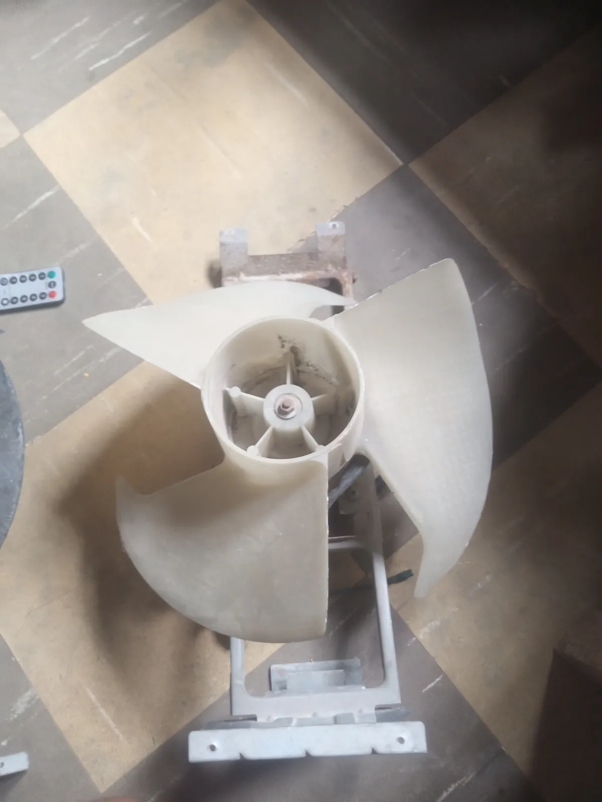 Am selling this AC fan - Image 2