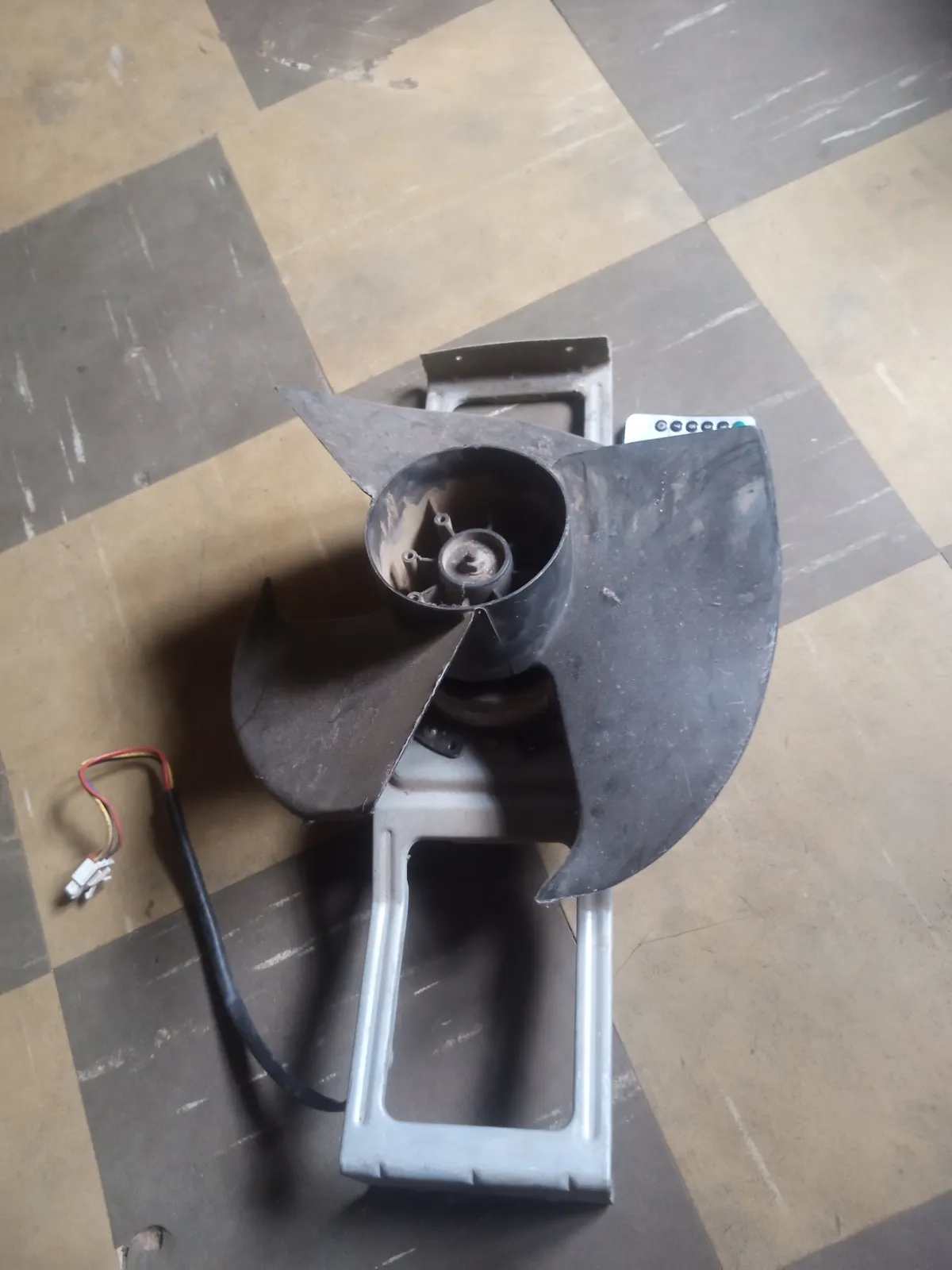 Am selling this AC fan - Image 3