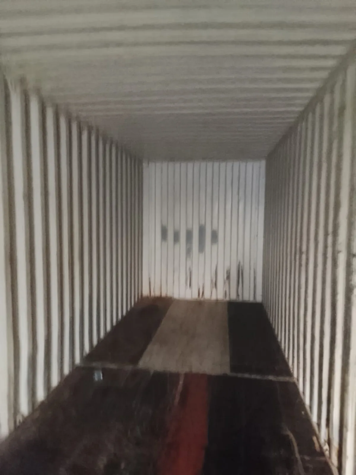 USED EMPTY SHIPPING CONTAINERS - Image 1