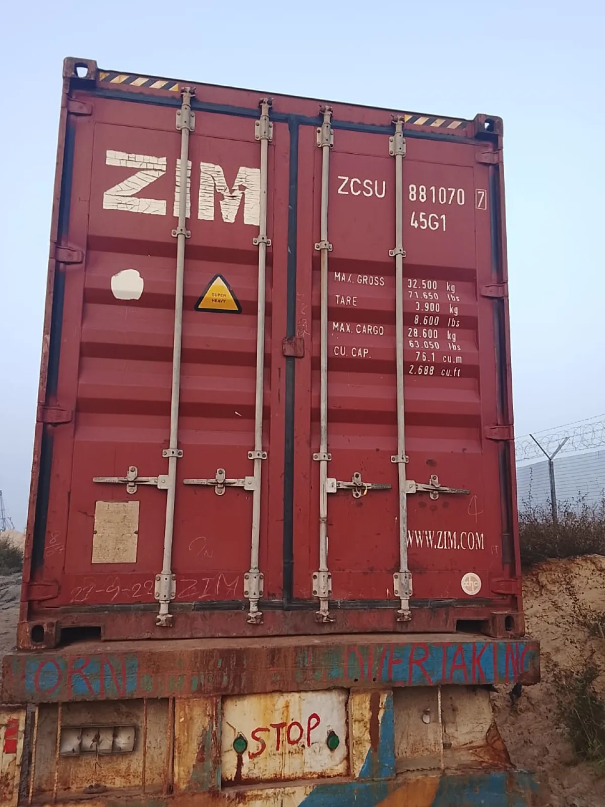 USED EMPTY SHIPPING CONTAINERS - Image 3