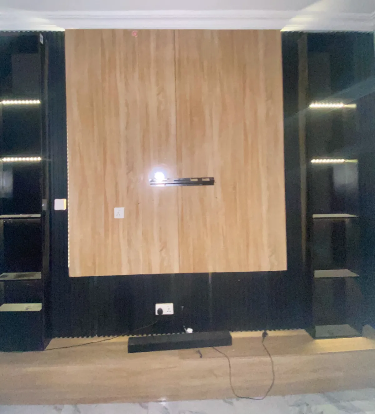 Luxurious Tv console - Image 3