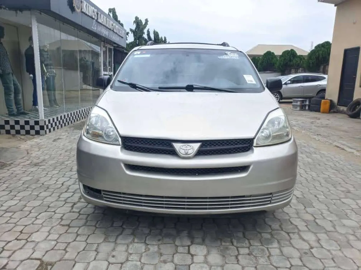 Super Tokunbo Toyota Sienna Le - Image 1
