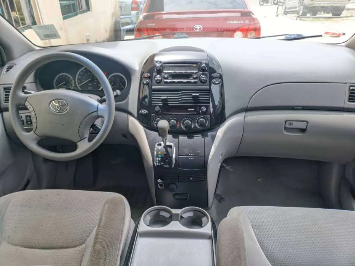 Super Tokunbo Toyota Sienna Le - Image 2