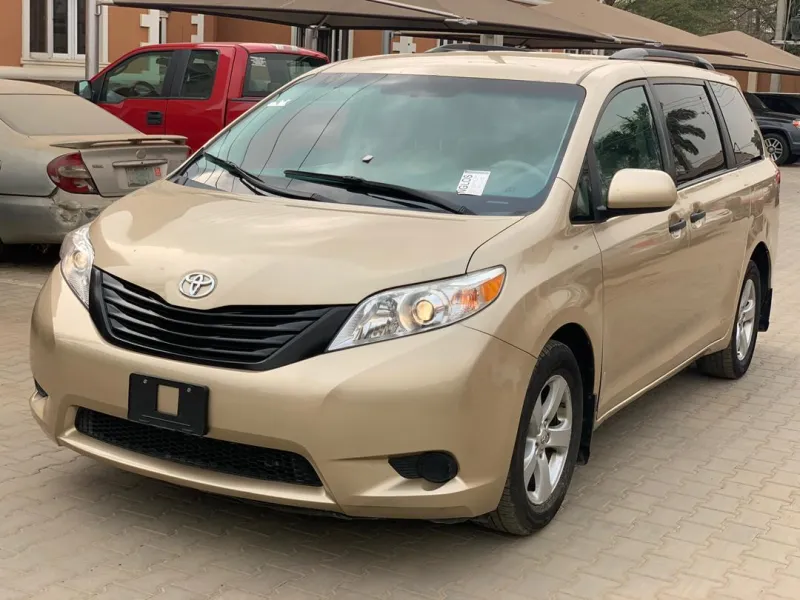 Sparkling Tokunbo Toyota sienna Le For Sale