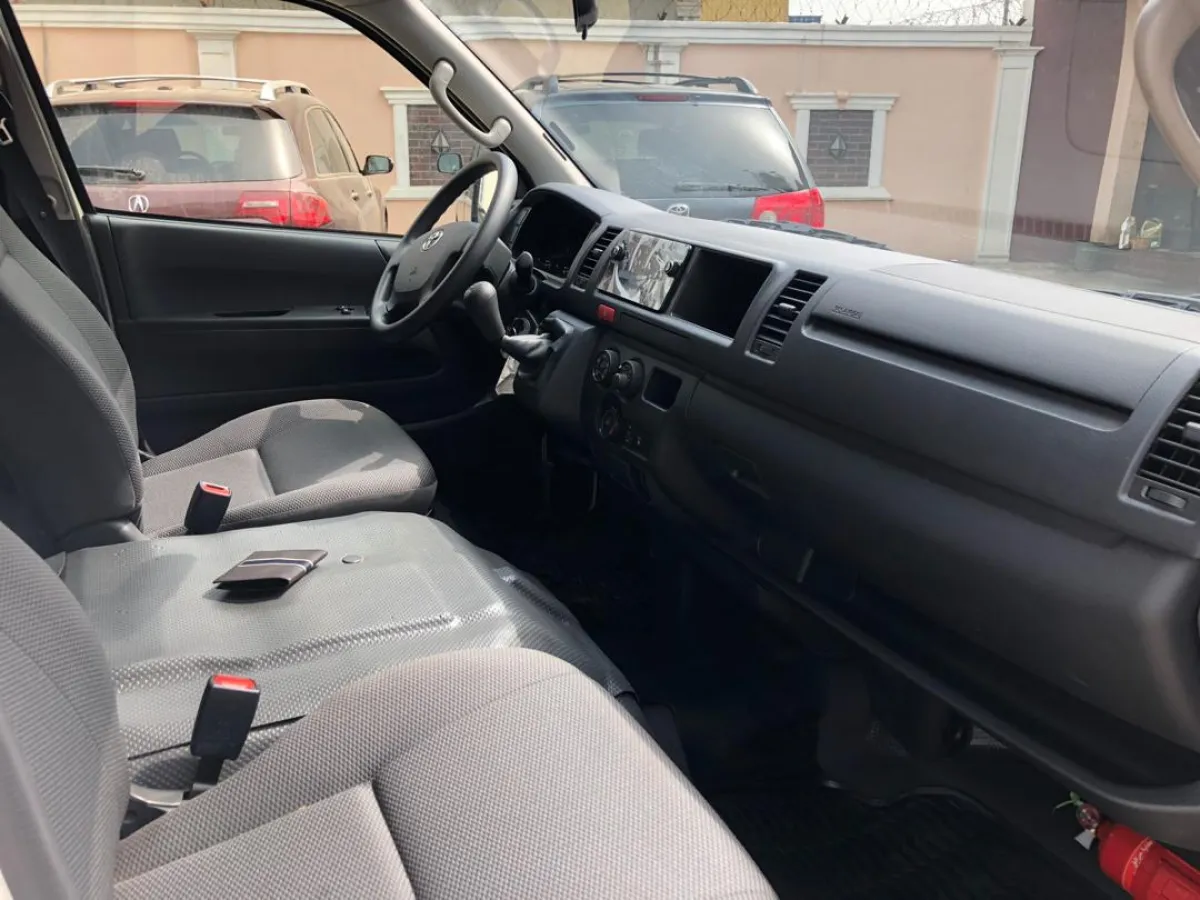 Sharp Tokunbo Toyota Hiace Bus - Image 2