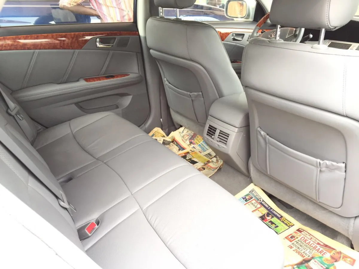 A Tokunbo Clean 2006 Toyota Avalon Limited - Image 4