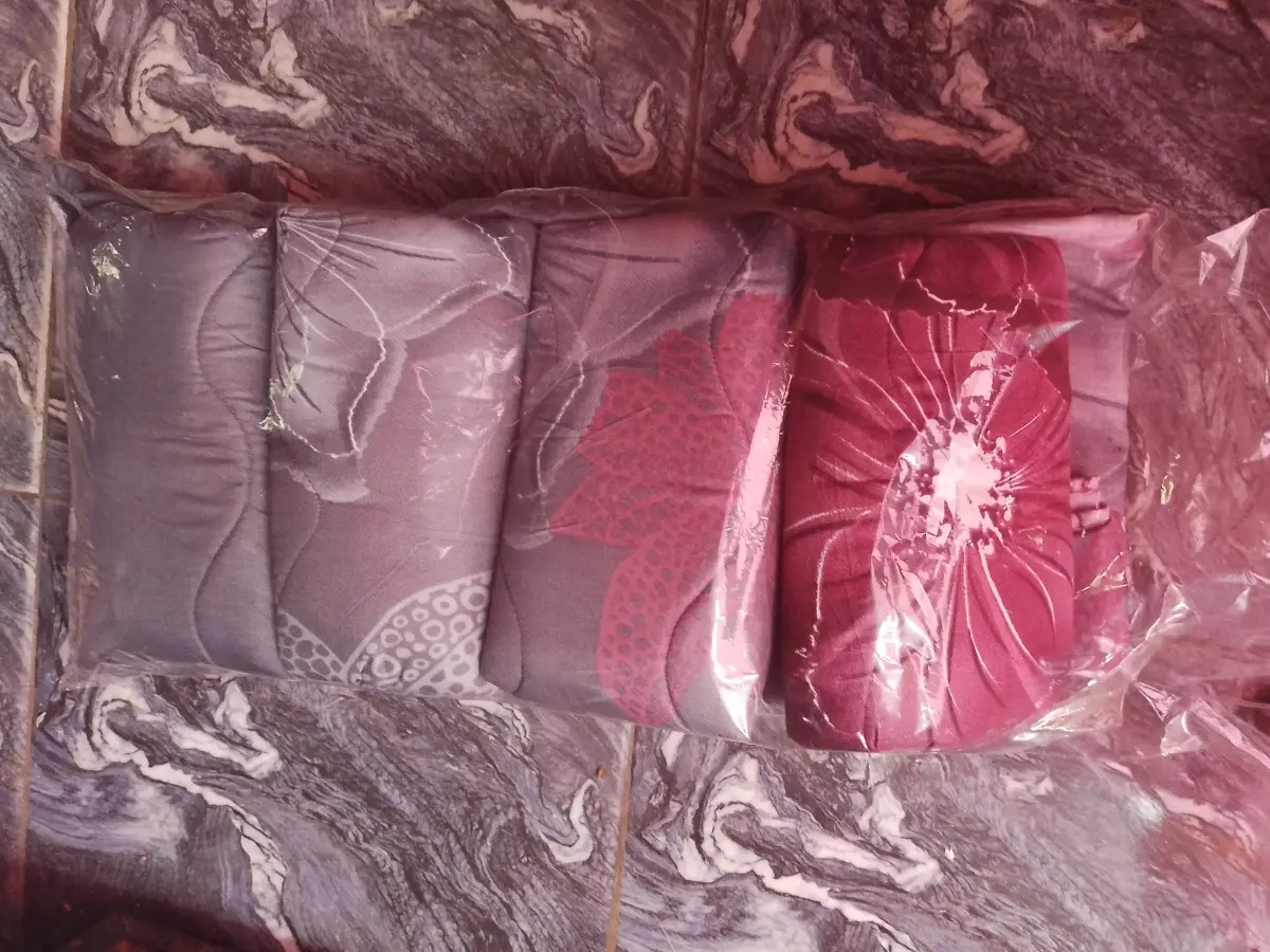 Bedsheets plus 4 padded pillowcases - Image 4