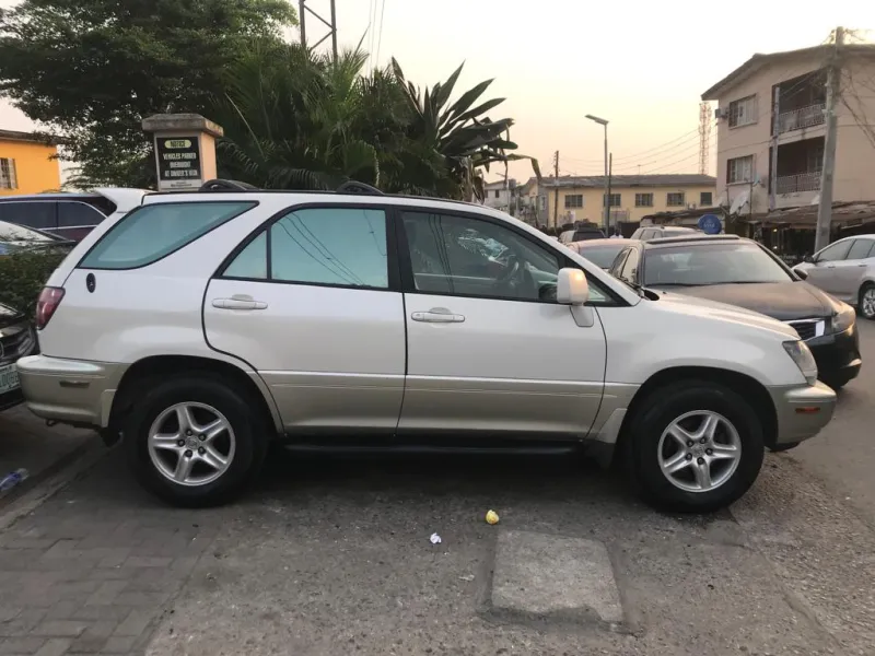 2000 Clean Tokunbo Lexus Rx300