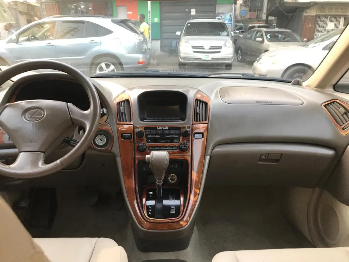 2000 Clean Tokunbo Lexus Rx300 - Image 2