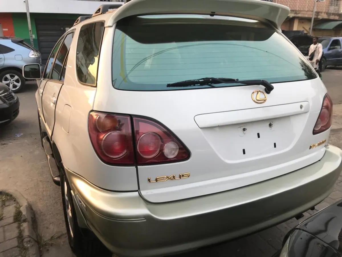 2000 Clean Tokunbo Lexus Rx300 - Image 3