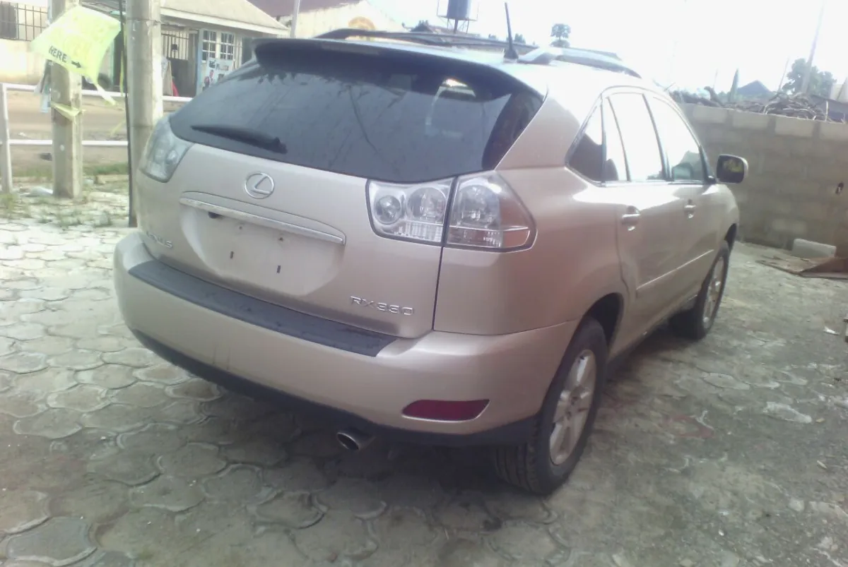 A neat sound lexus rx330 for sale - Image 3