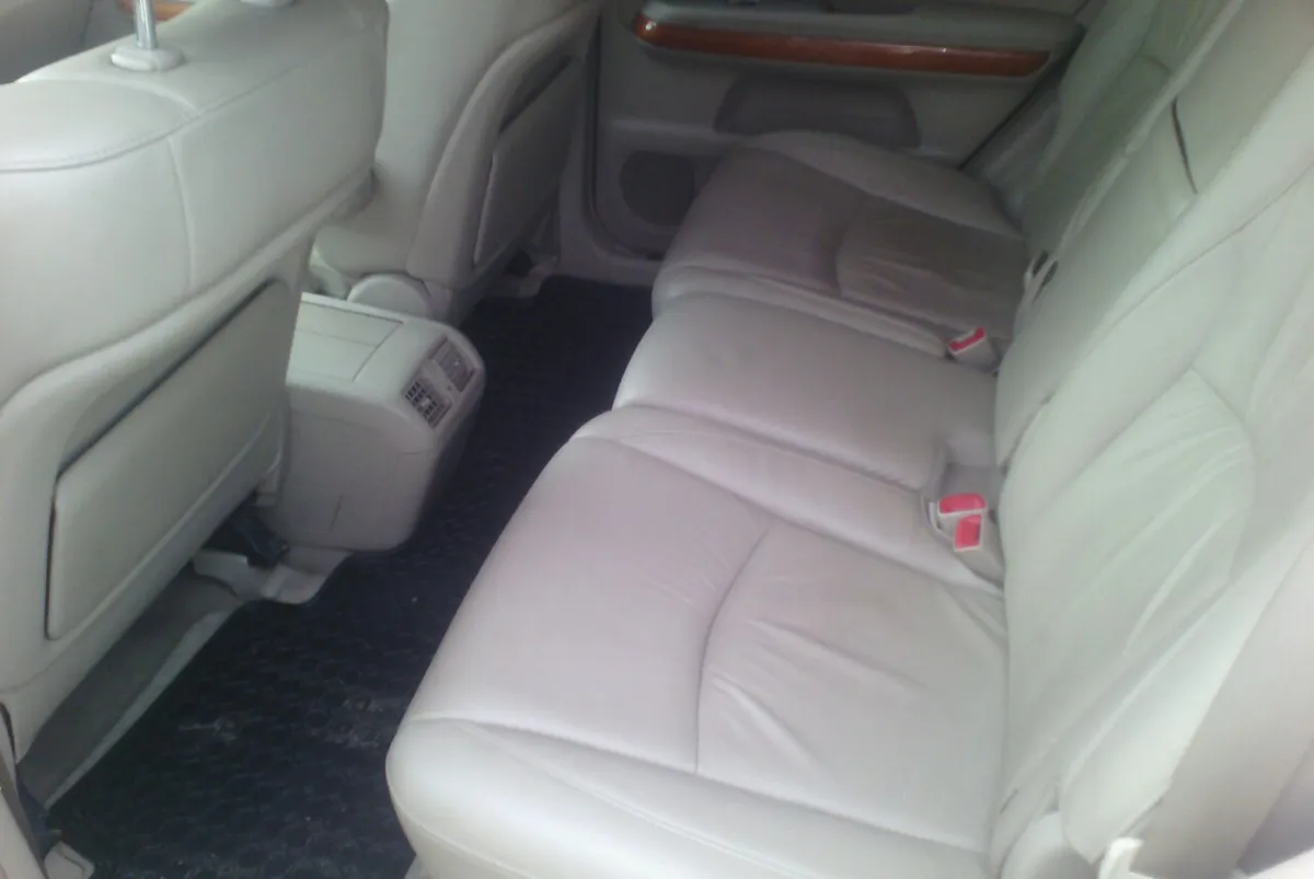 A neat sound lexus rx330 for sale - Image 4