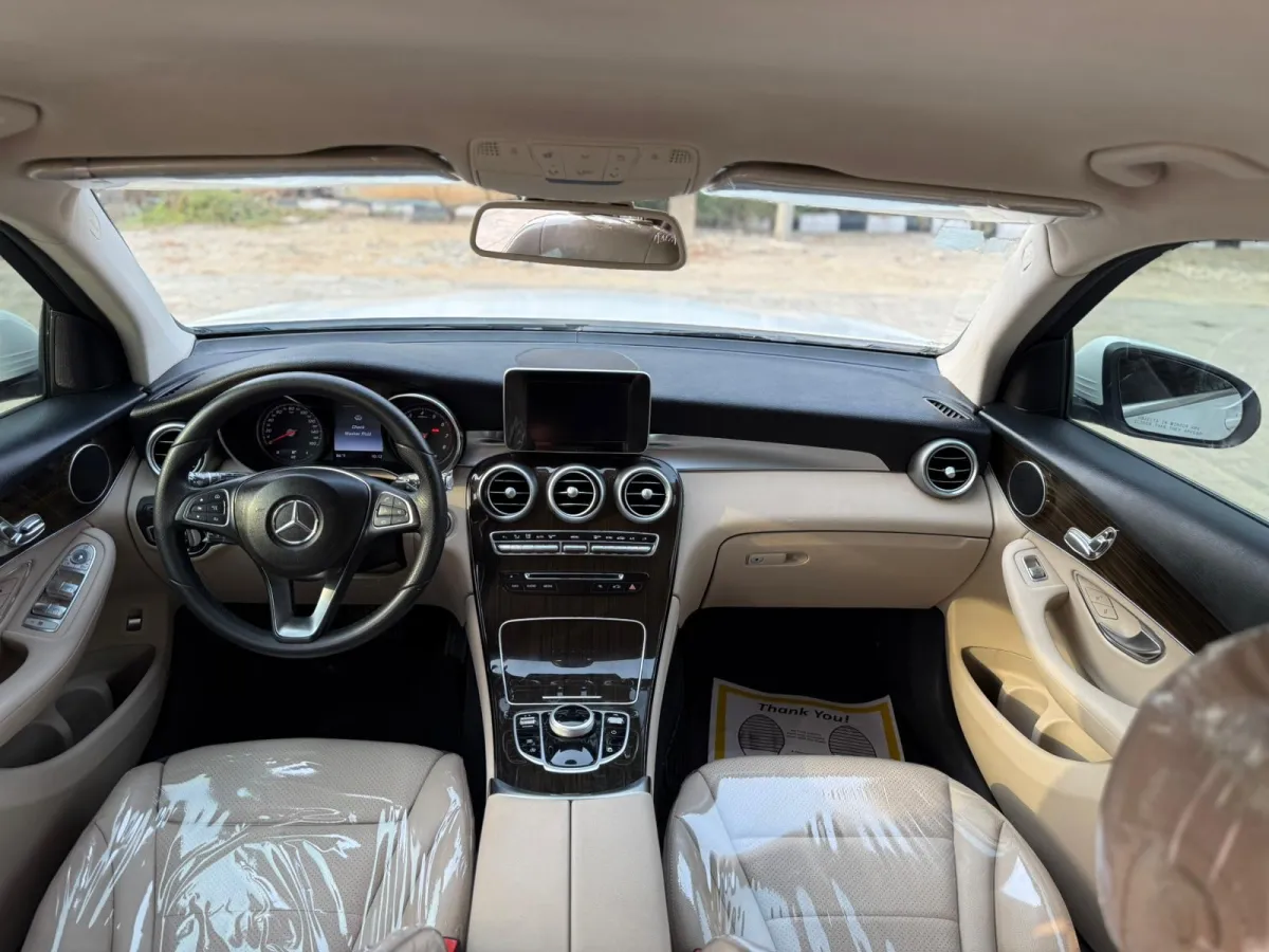 Mercedes Benz GLC300 2017 model USA used - Image 2