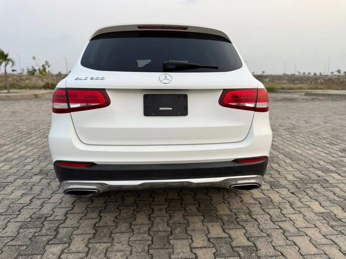 Mercedes Benz GLC300 2017 model USA used - Image 3