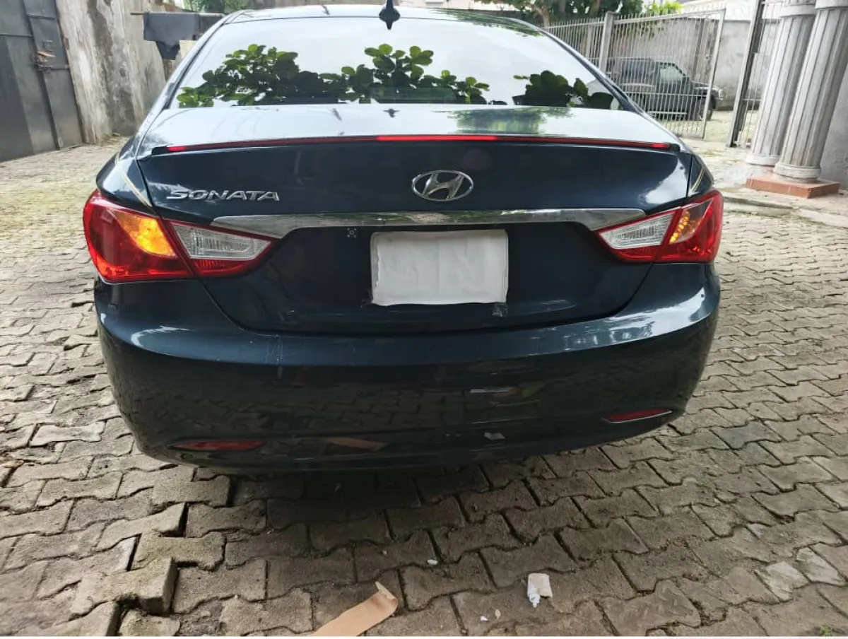 Hyundai Sonata 2013 - Image 2