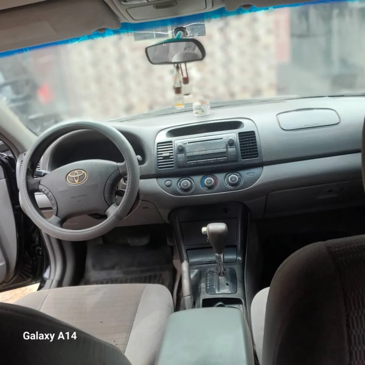 Toyota Camry 2005 - Image 2