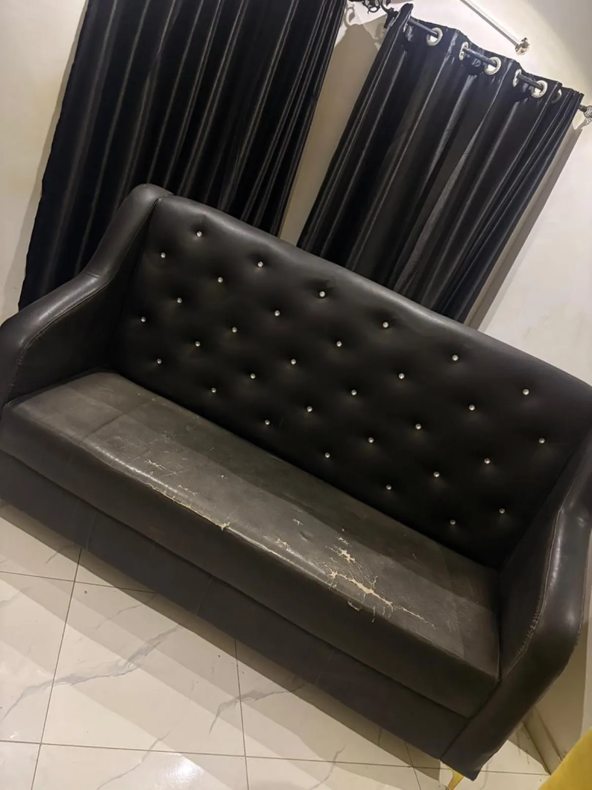 SalonOffice Waiting Chair for Sale Durable Affordable - Image 1