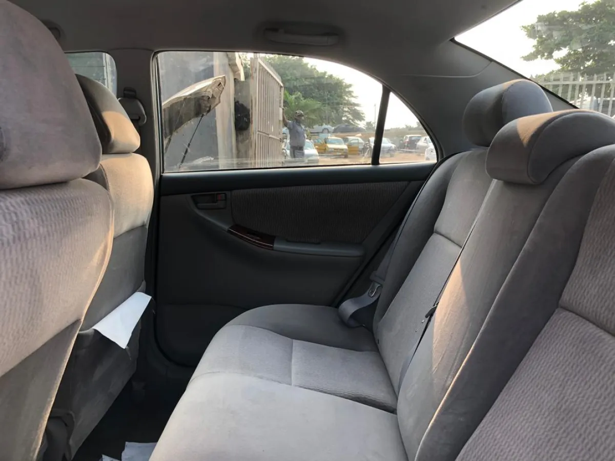 A Tokunbo 2005 Toyota Corolla - Image 2