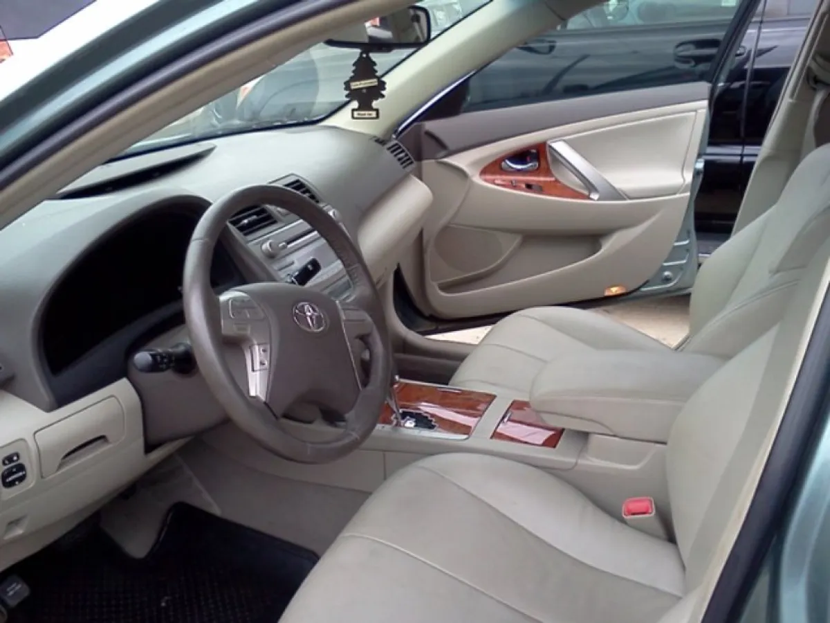 A Tokunbo 2009 Toyota Camry Xle - Image 4