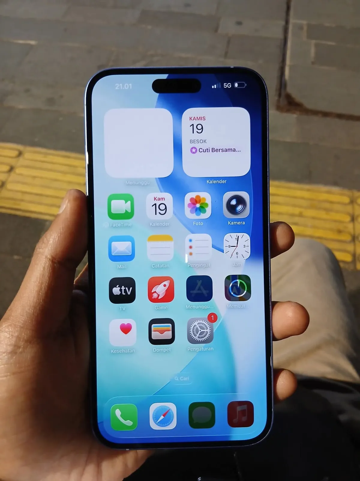 iPhone 16 plus 128GB - Image 2