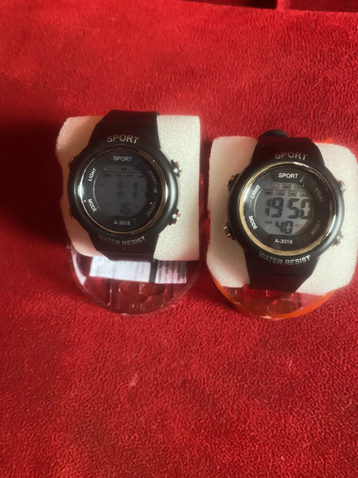 UNISEX WRISTWATCH - Image 1