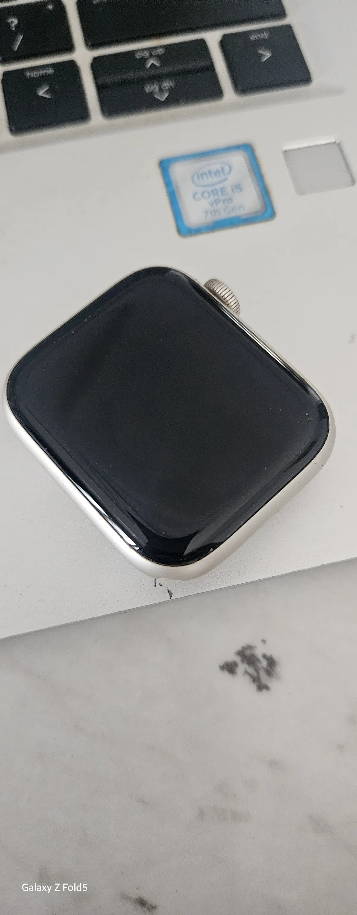 Apple Watch 44mm SE series - Image 1