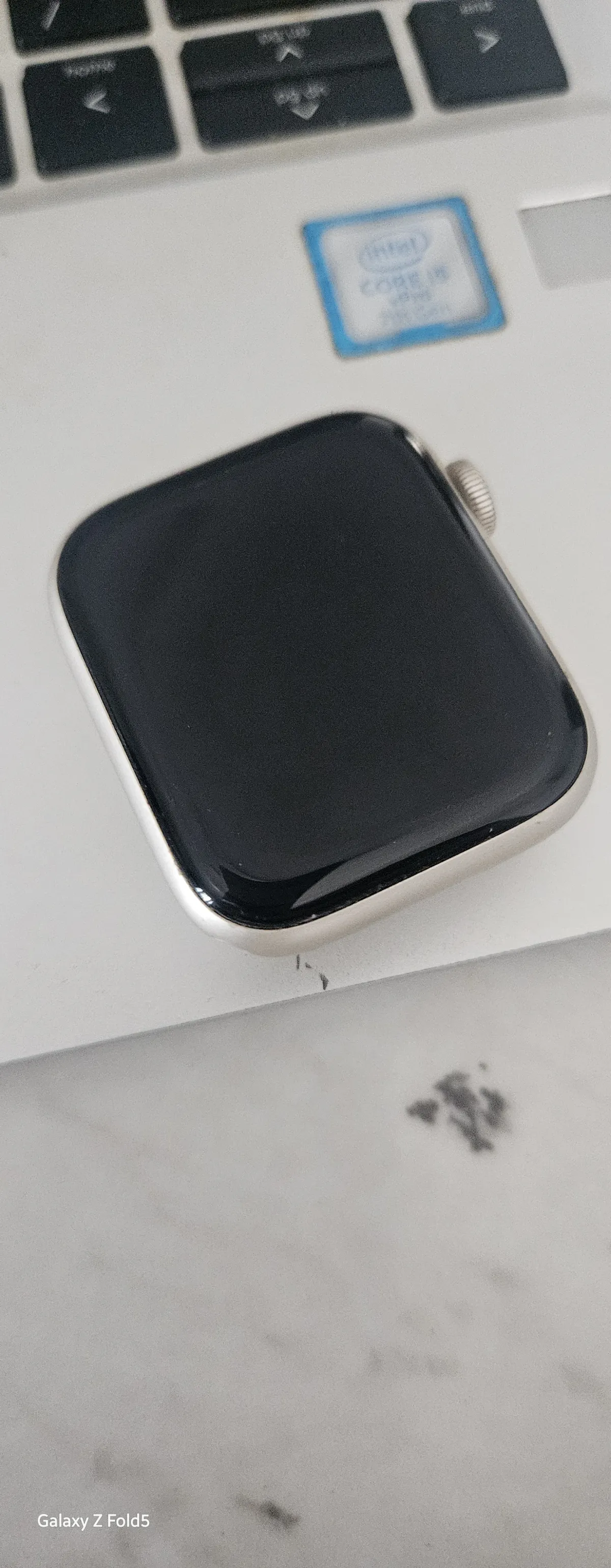 Apple Watch 44mm SE series - Image 2