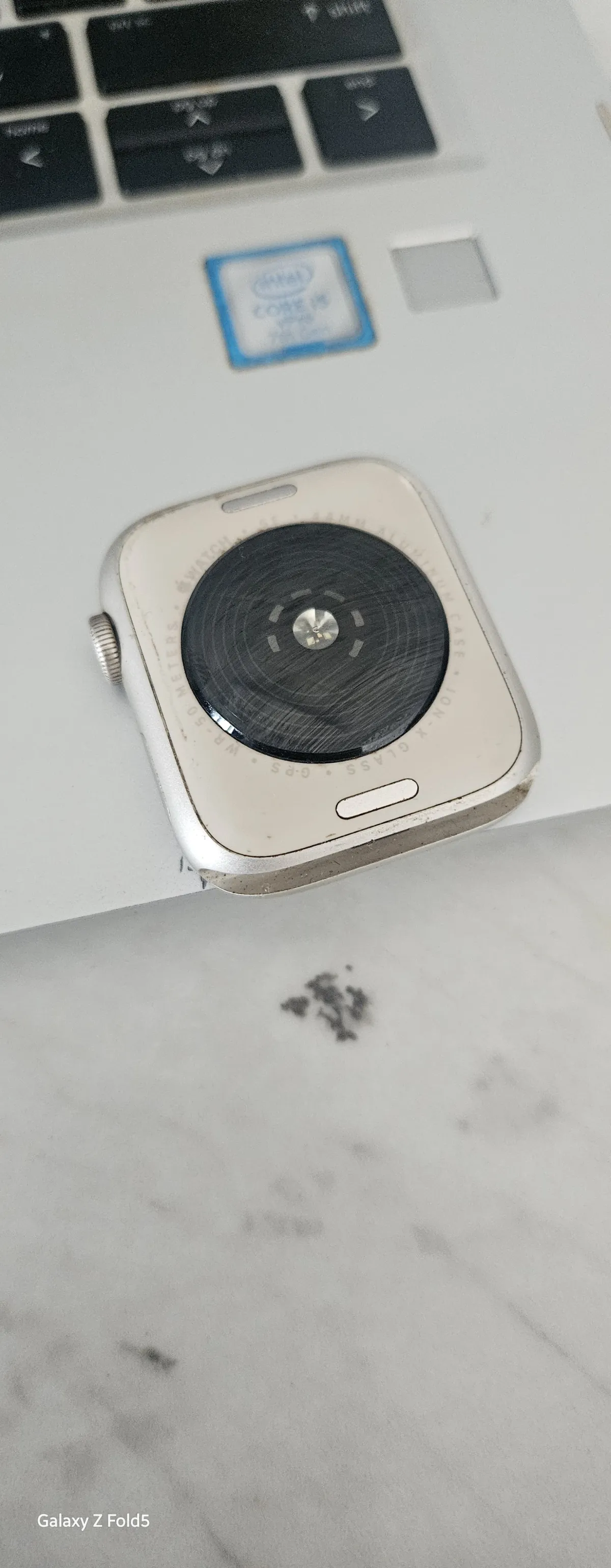 Apple Watch 44mm SE series - Image 3