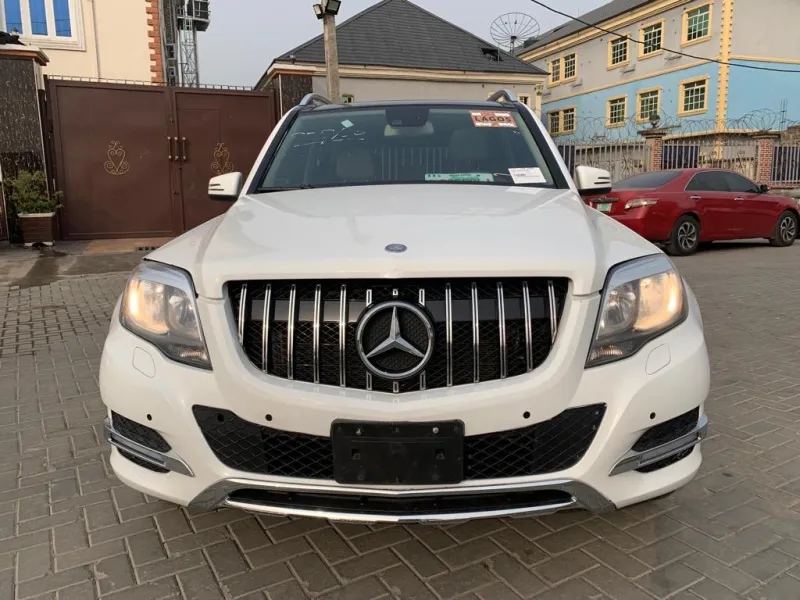 A Tokunbo Clean 2013 Mercedes Benz Glk 350