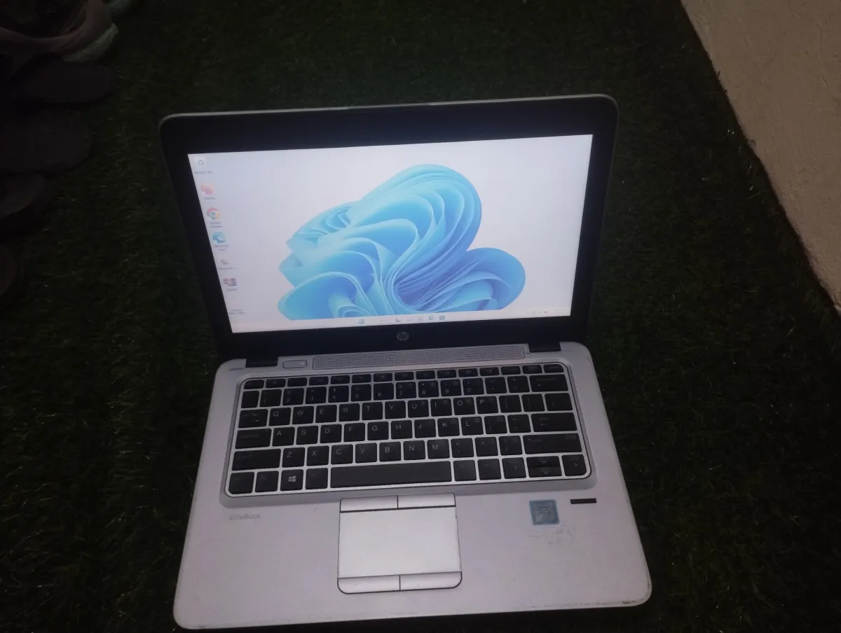 HP ELITEBOOK 820 G3 INTEN CORE i7-6th gen - Image 2