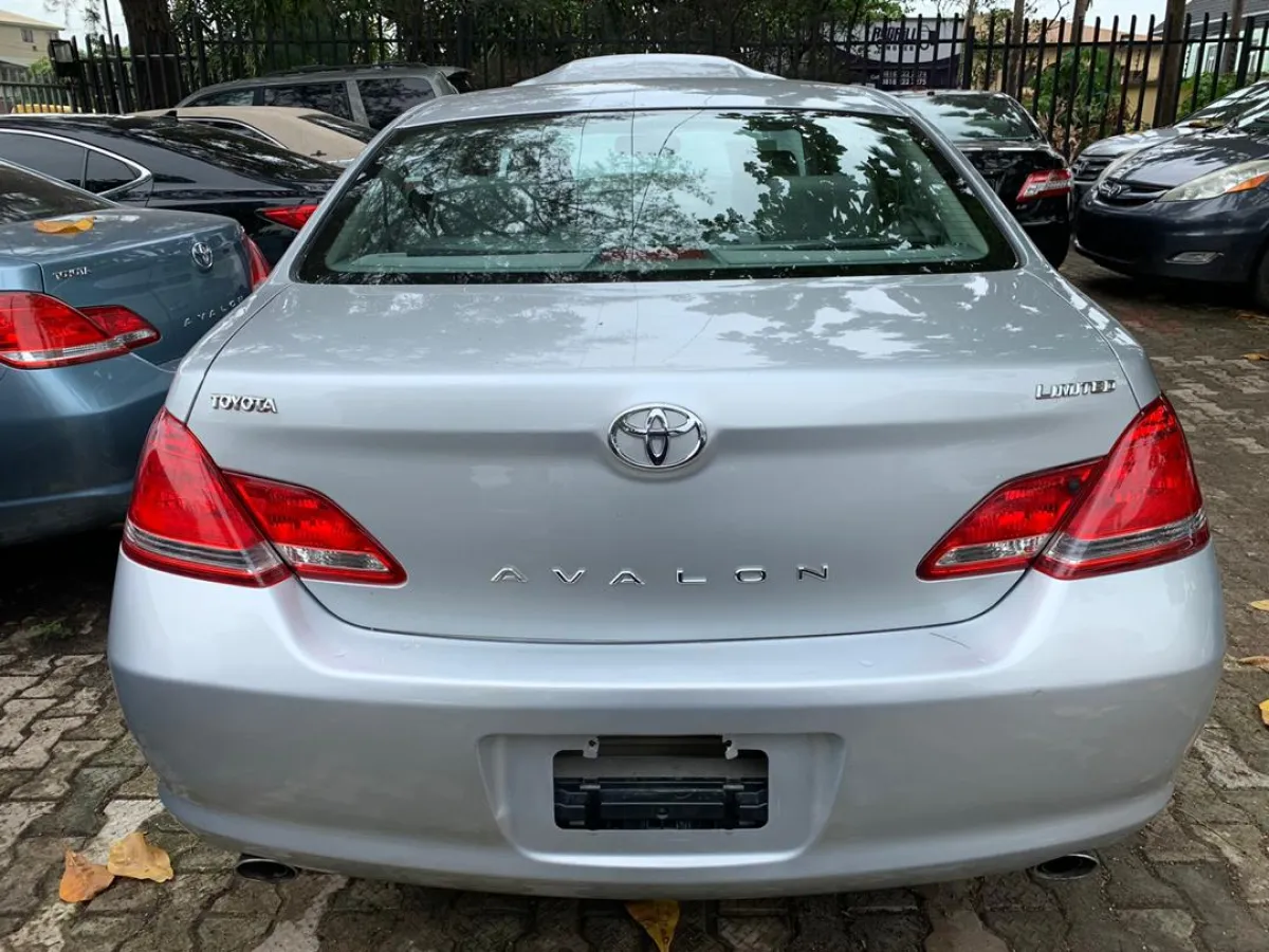 2007 Toyota Avalon Xle - Image 3