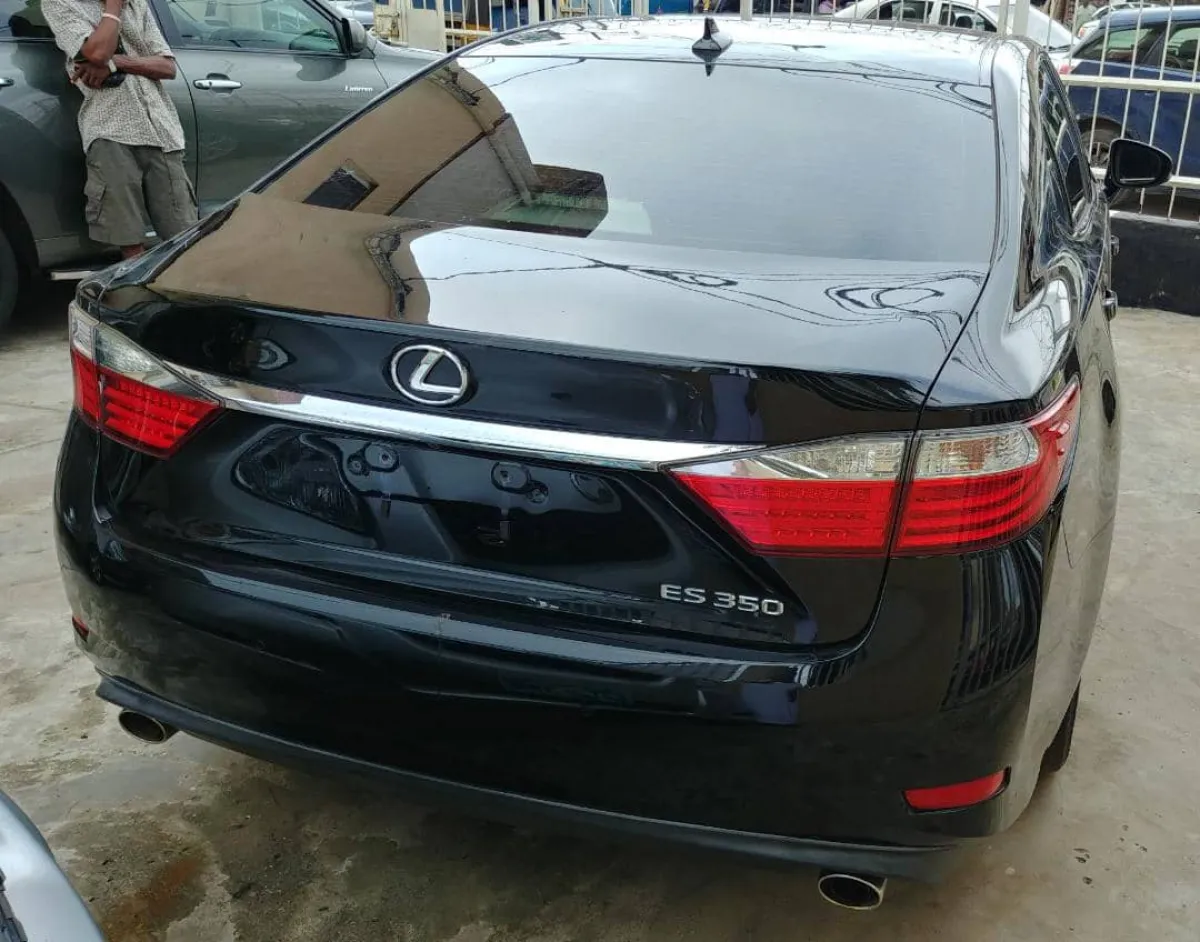 Extremely Clean Tokunbo 2014 Lexus ES 350 - Image 3