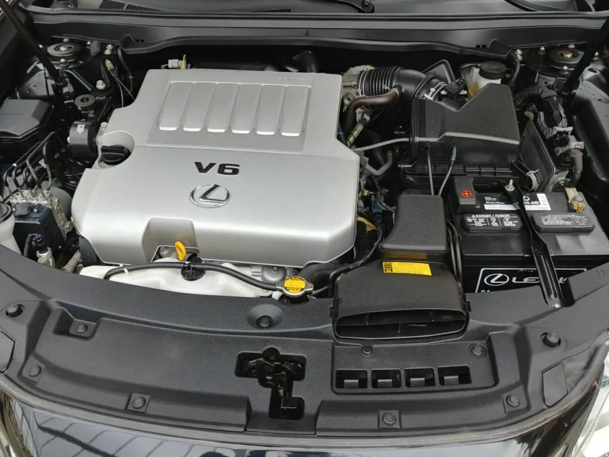 Extremely Clean Tokunbo 2014 Lexus ES 350 - Image 4