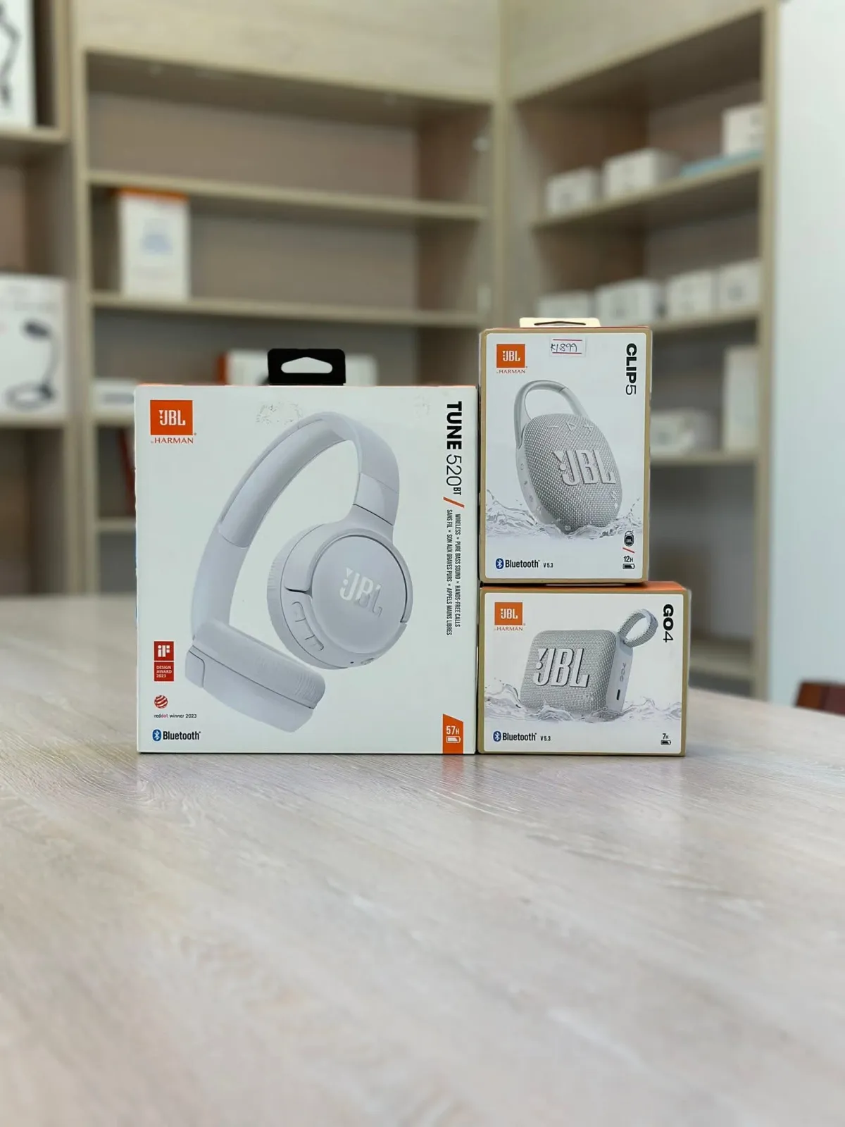 RIGHT PRICE BRINGS JBL HEADPHONES AND SPEAKERS ON SALE - Image 1
