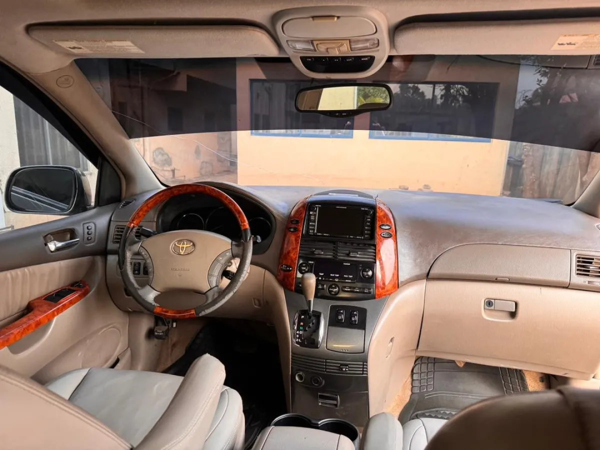 Clean Toyota Sienna for sale 2003 model - Image 6