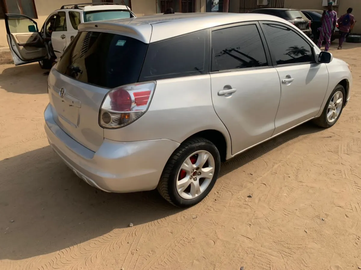 Clean Toyota Sienna for sale 1999 model - Image 3