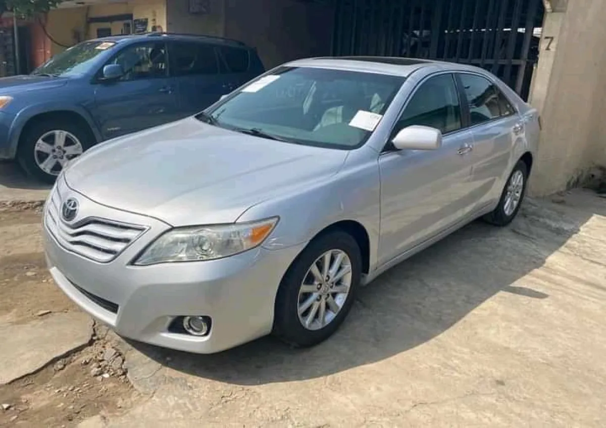 Clean Toyota camry 2006 - Image 1