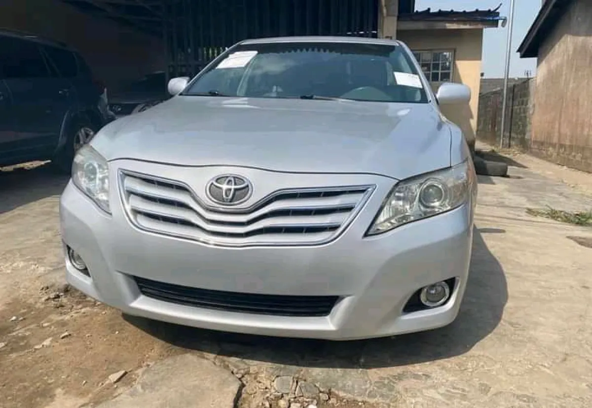Clean Toyota camry 2006 - Image 2