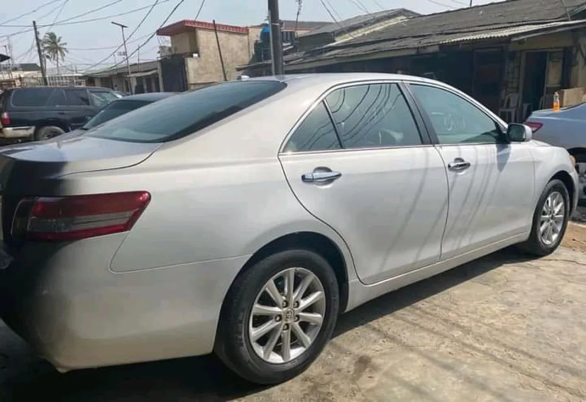 Clean Toyota camry 2006 - Image 3