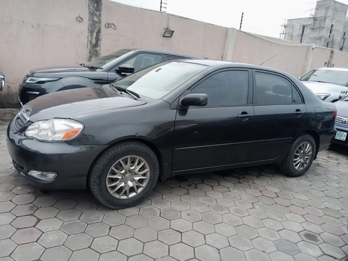 Clean Toyota corolla Le for sale 2003 - Image 2