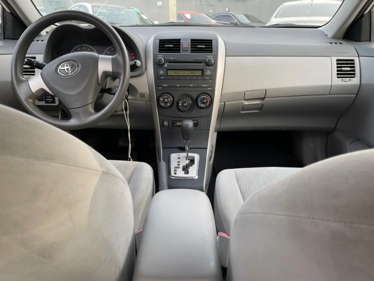 Clean Toyota corolla Le for sale 2003 - Image 5