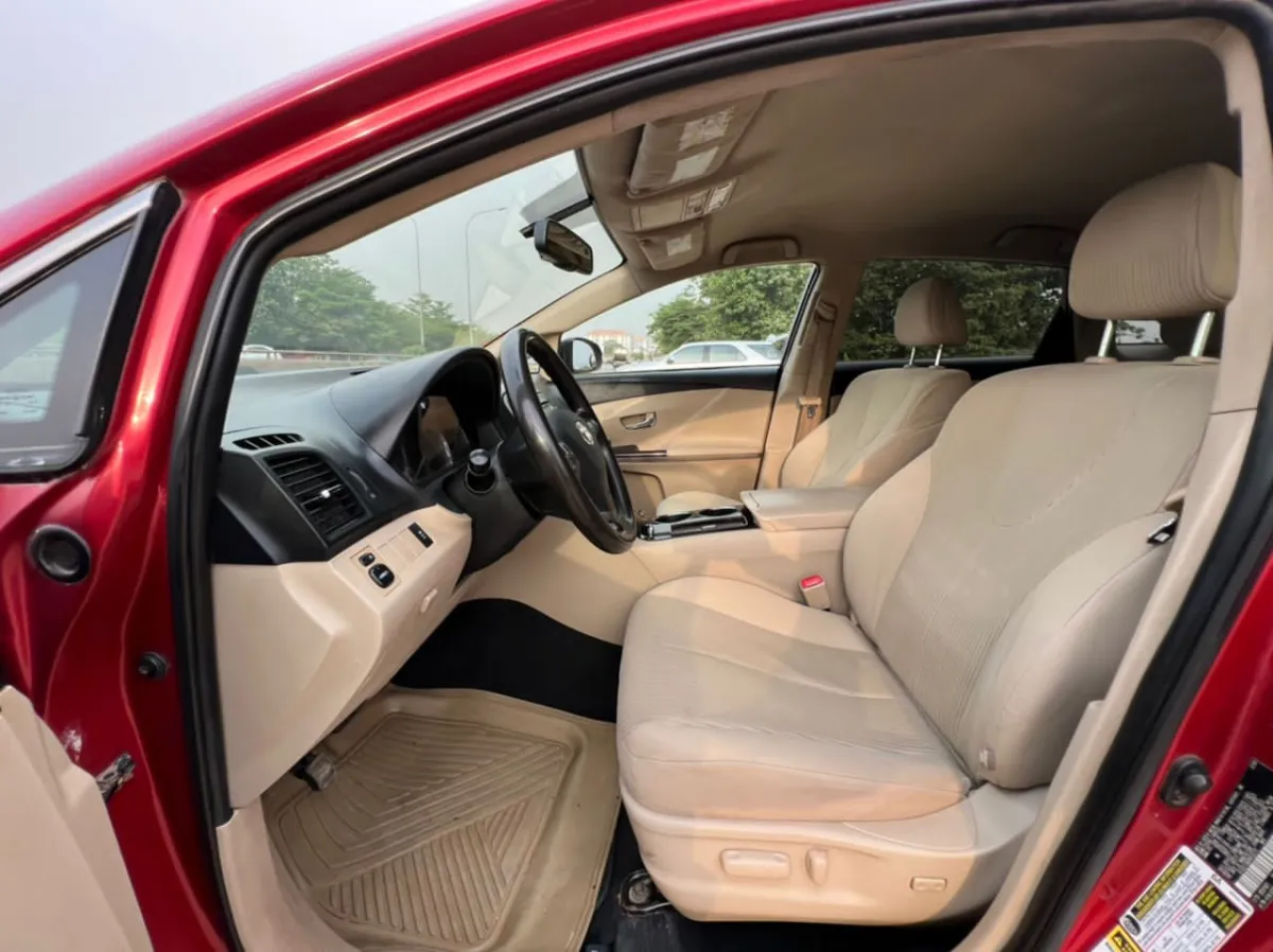 Clean Toyota venza 2007 - Image 2